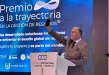 Alcalde Enrique Galindo recibe premio internacional por programa «Ecología Táctica»