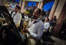 Serenata especial llena de música y vida en la Plaza de Armas
